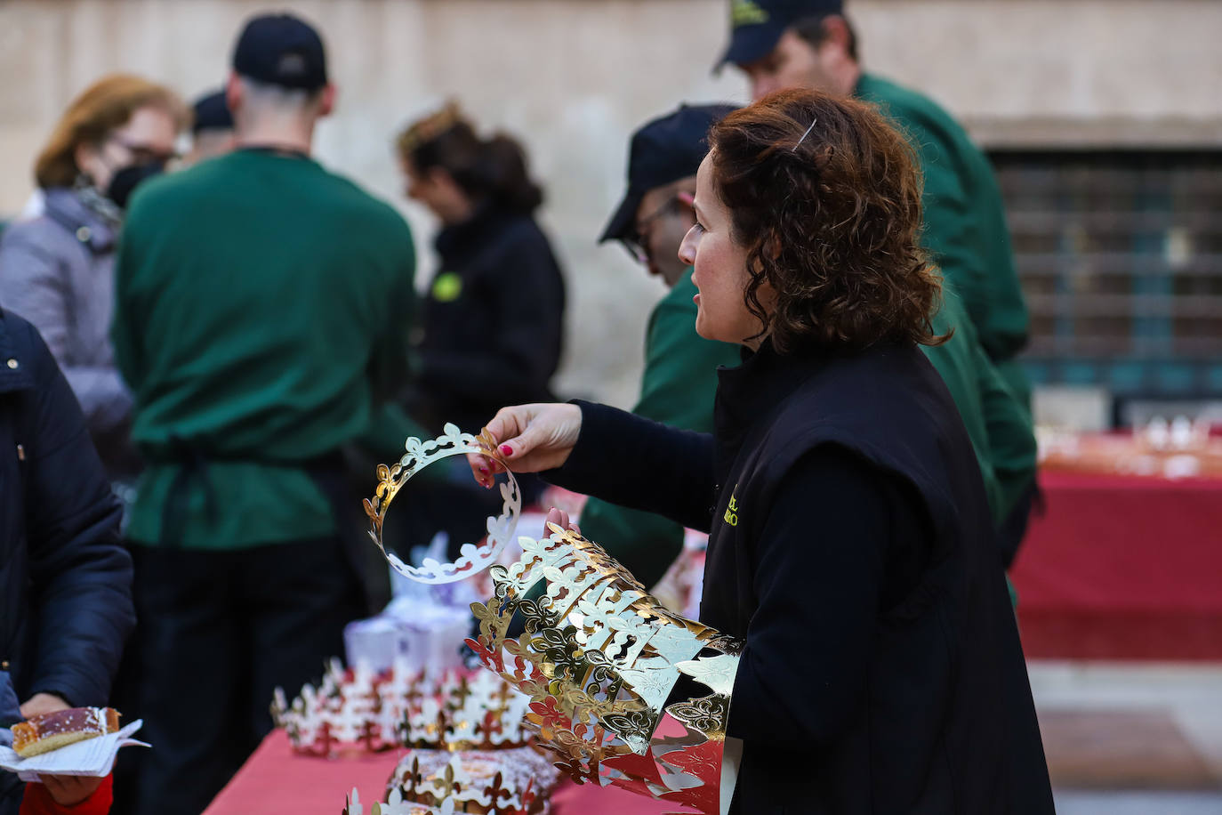 Fotos: Reparto de roscón de Reyes en Murcia