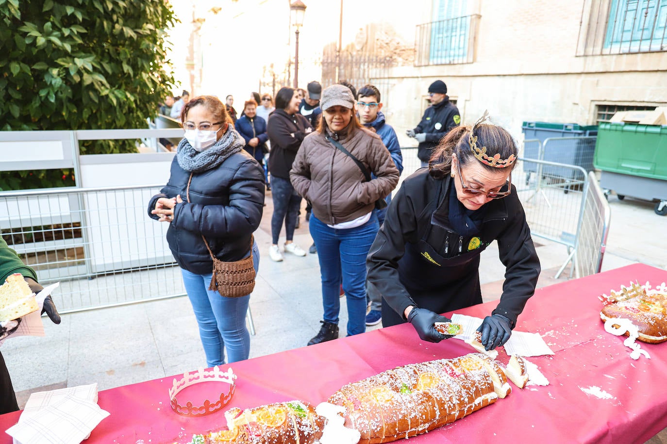 Fotos: Reparto de roscón de Reyes en Murcia