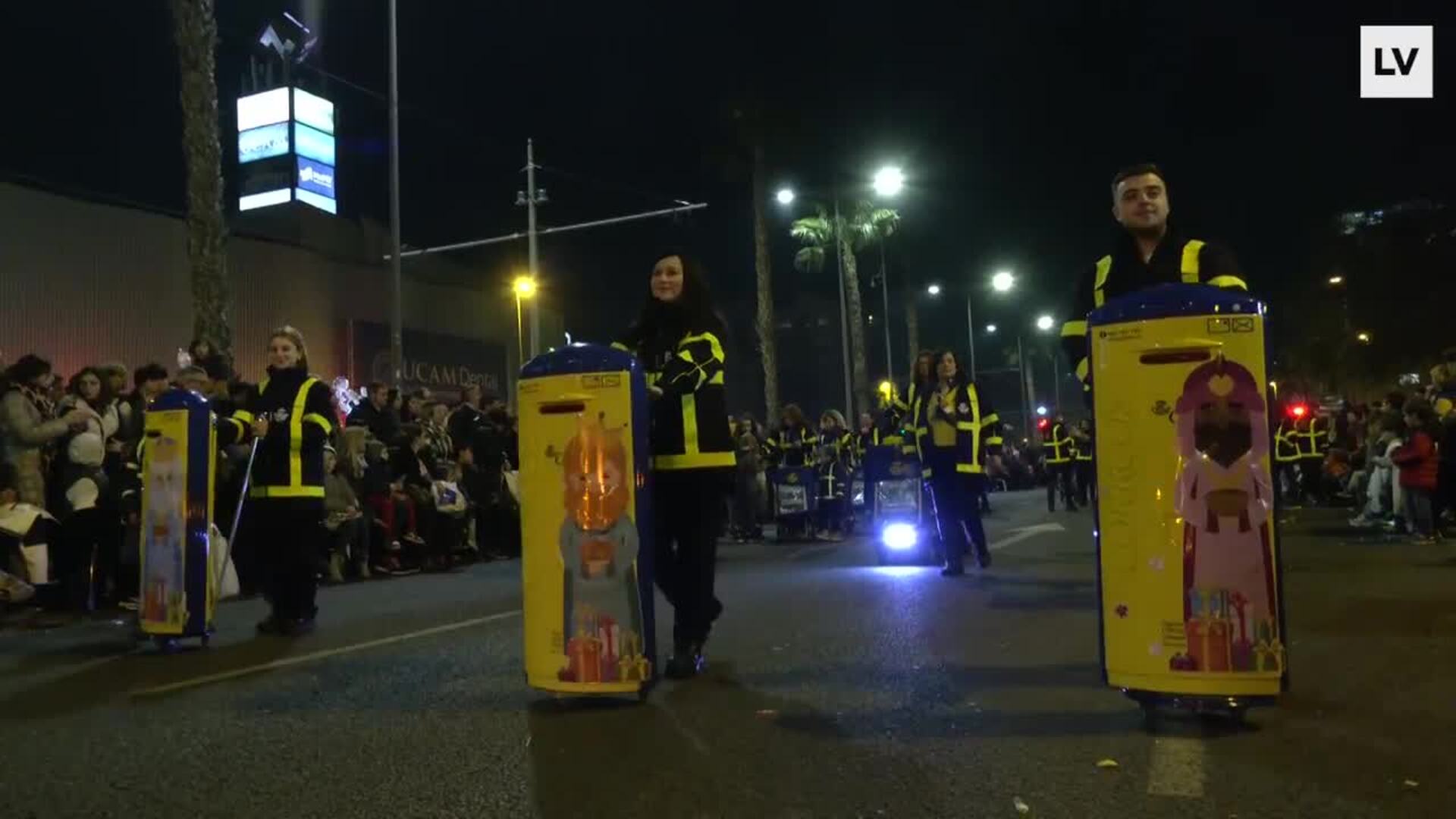 Desfile de la cabalgata de los Reyes Magos en Murcia