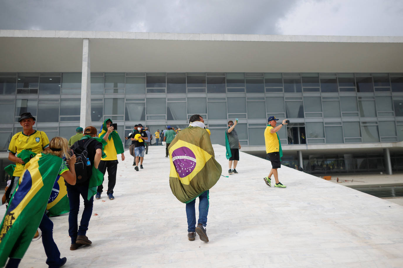 Fotos: Cientos de partidarios de Bolsonaro invaden el Congreso de Brasil