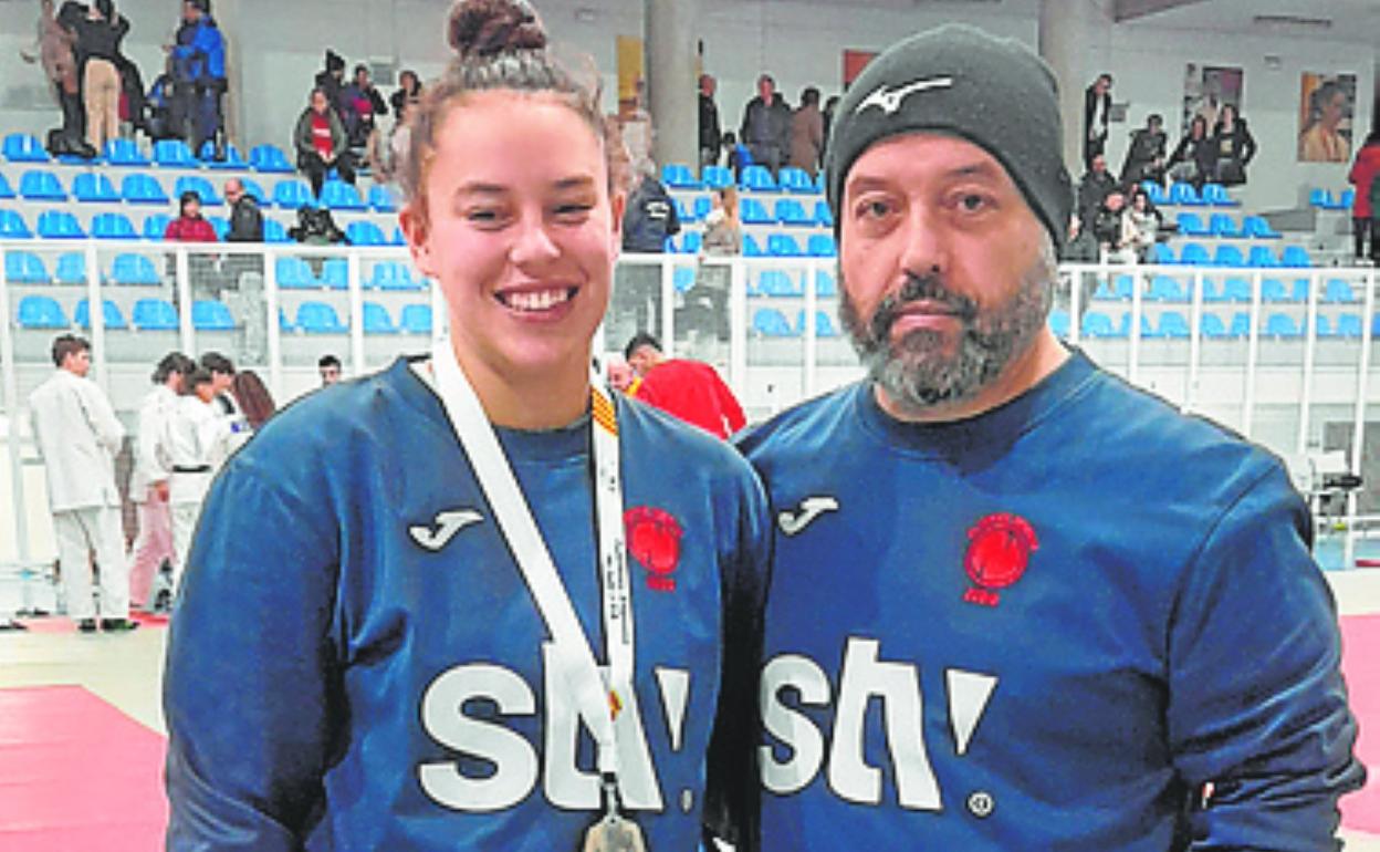 Maravillas Fernández y su técnico.