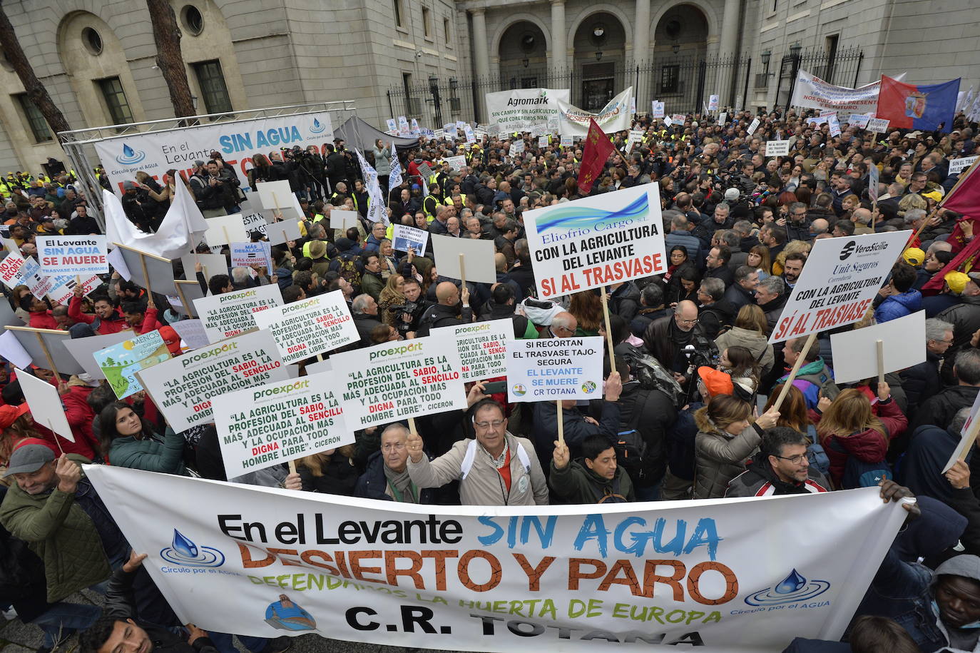Fotos: La protesta contra el recorte del Trasvase Tajo-Segura, en imágenes