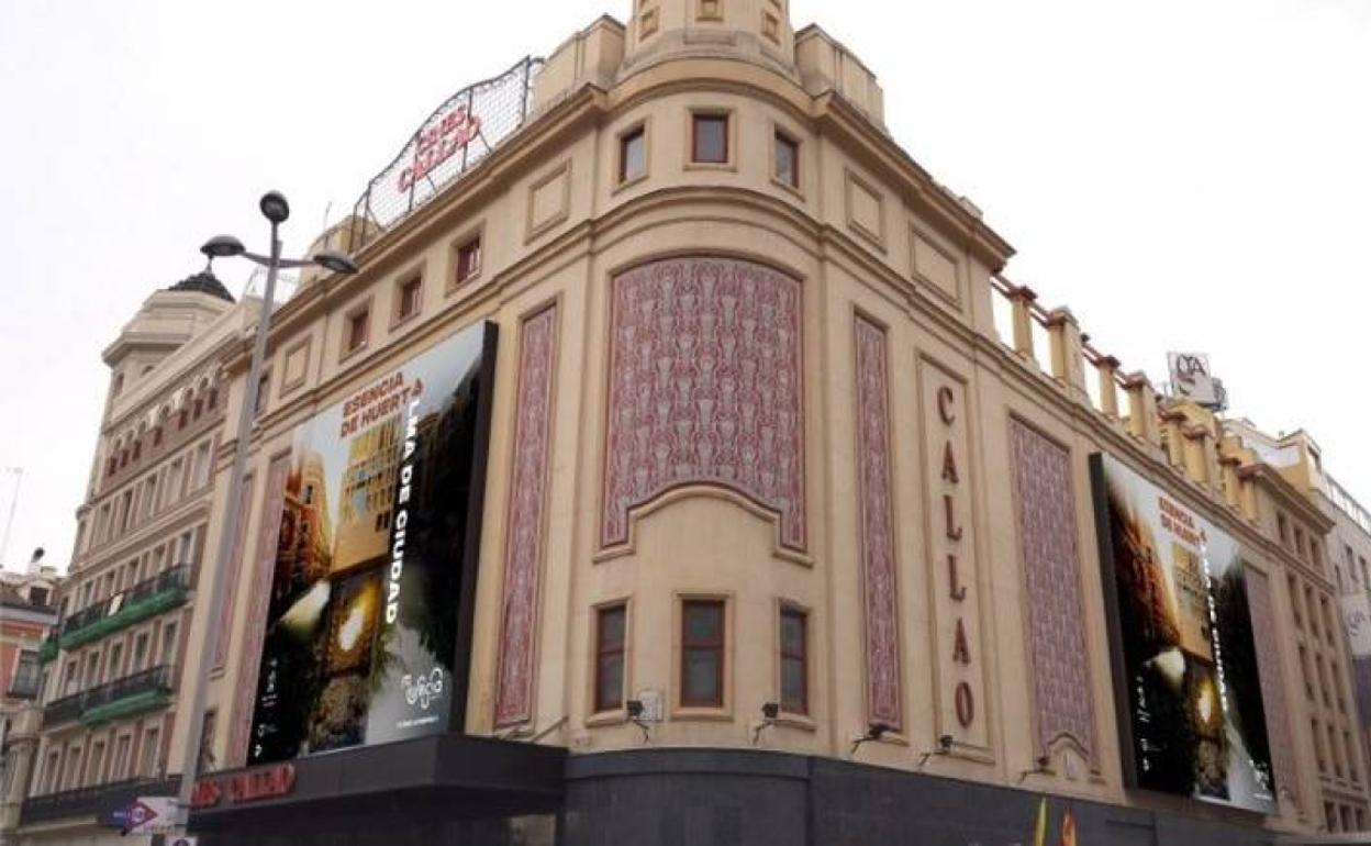 La plaza de Callao de Madrid con dos pantallas publicitarias de Murcia.