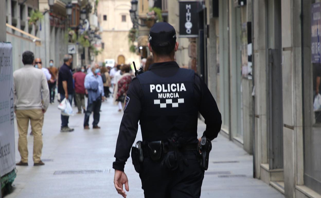 UGT denuncia que la Comunidad solo ofrece cuatro cursos para más de 2.200 policías locales