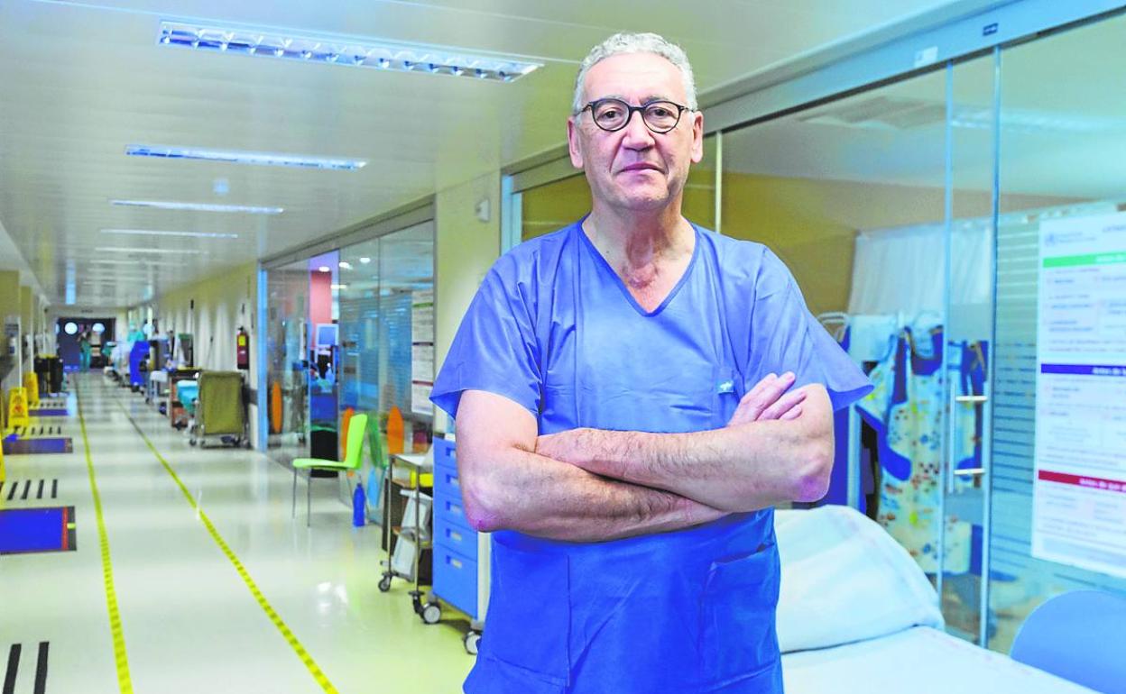 José Manuel Rodríguez recibe a LA VERDAD tras salir de una operación en La Arrixaca. 