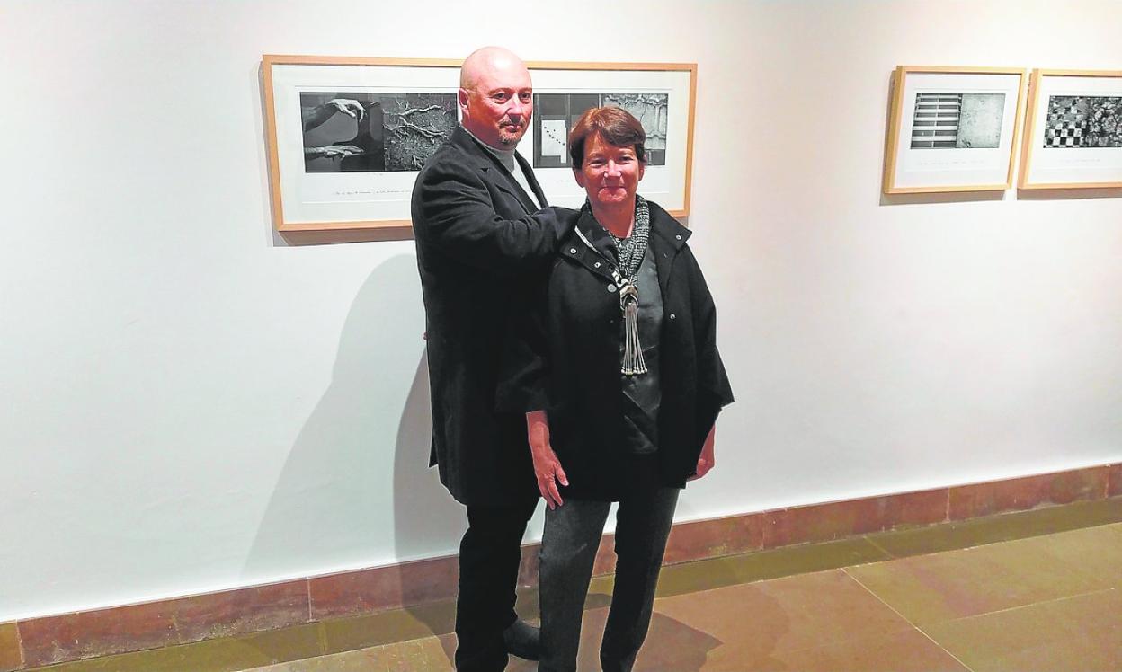 Los artistas Francisco José Sánchez Montalbán y Silvia Segarra Lagunes, ante su obra. 