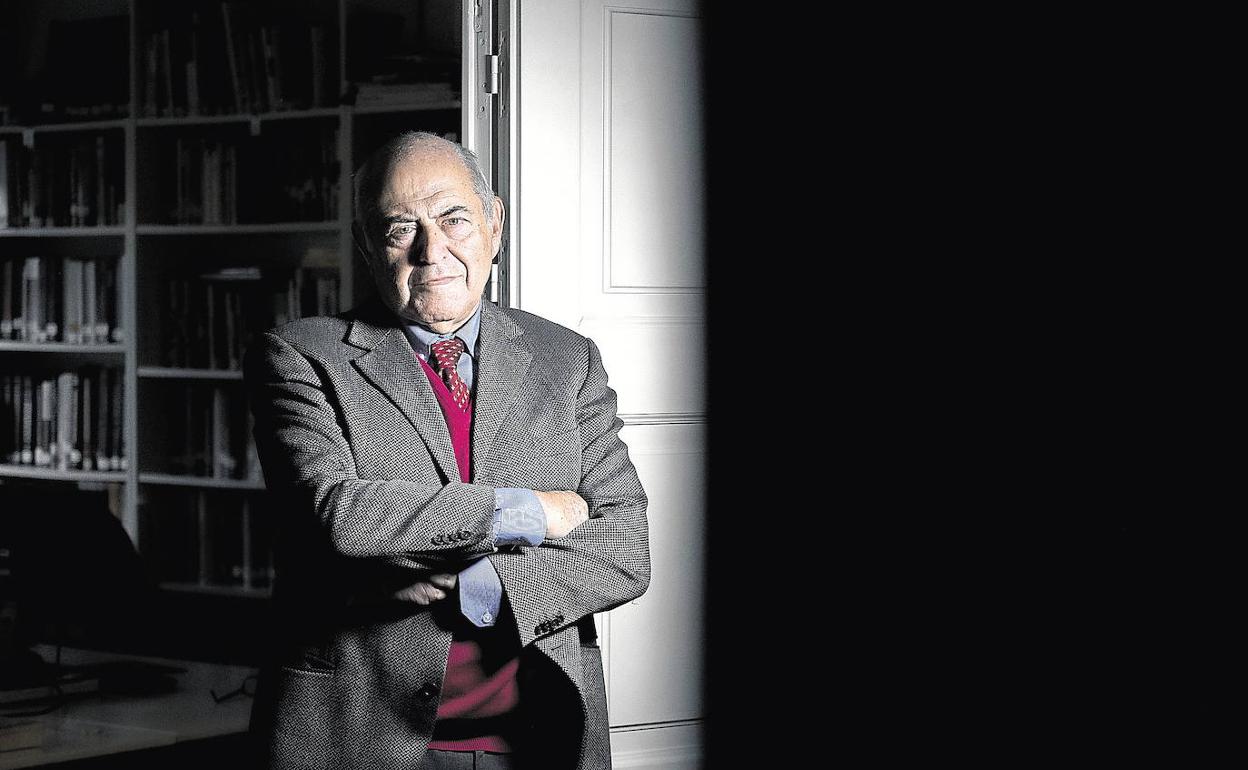 José Antonio Marina ha sido galardonado por sus trabajos anteriores con el Premio Anagrama de Ensayo, el Premio Giner de los Ríos de Innovación Educativa y el Premio Nacional de Ensayo. 