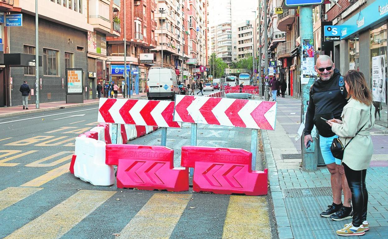 Las obras pospuestas en la céntrica avenida de la Constitución comenzaron este lunes. 