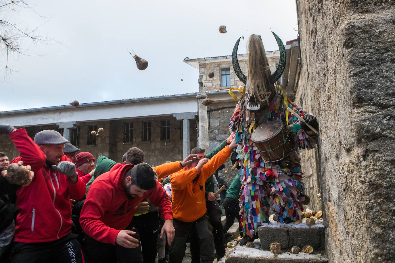 Fotos: 30 toneladas de nabos contra el Jarramplas