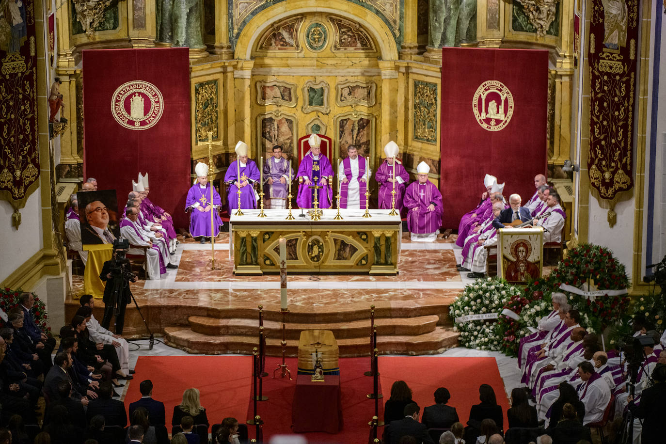 Fotos: Multitudinario adiós a José Luis Mendoza