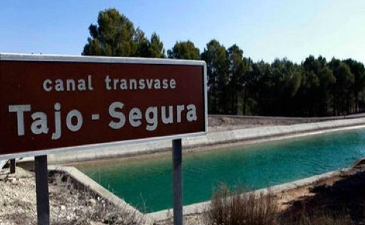 Canal del Trasvase Tajo-Segura. 