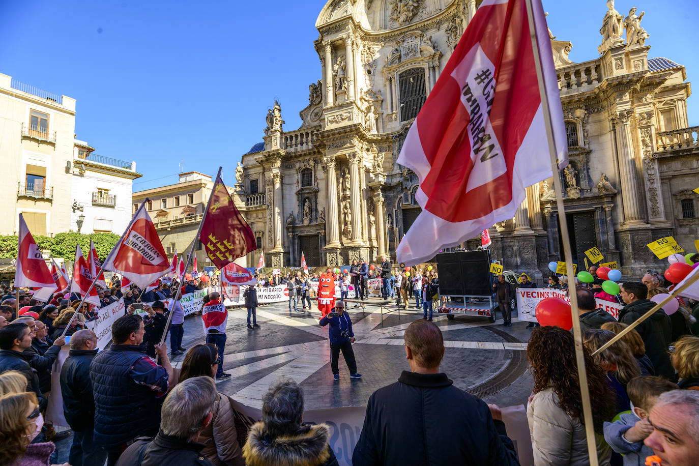 Fotos: La protesta de los vecinos contra el Plan de Movilidad en el centro de Murcia, en imágenes