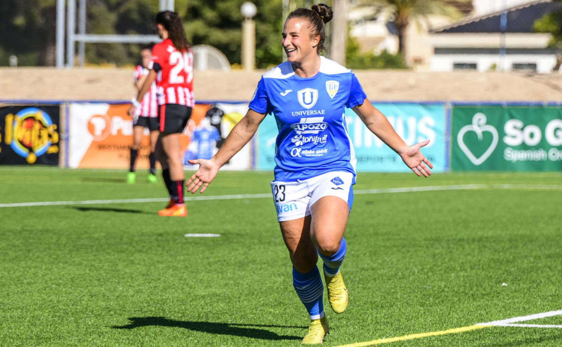 Raquel Pinel celebra su gol al Athletic. 