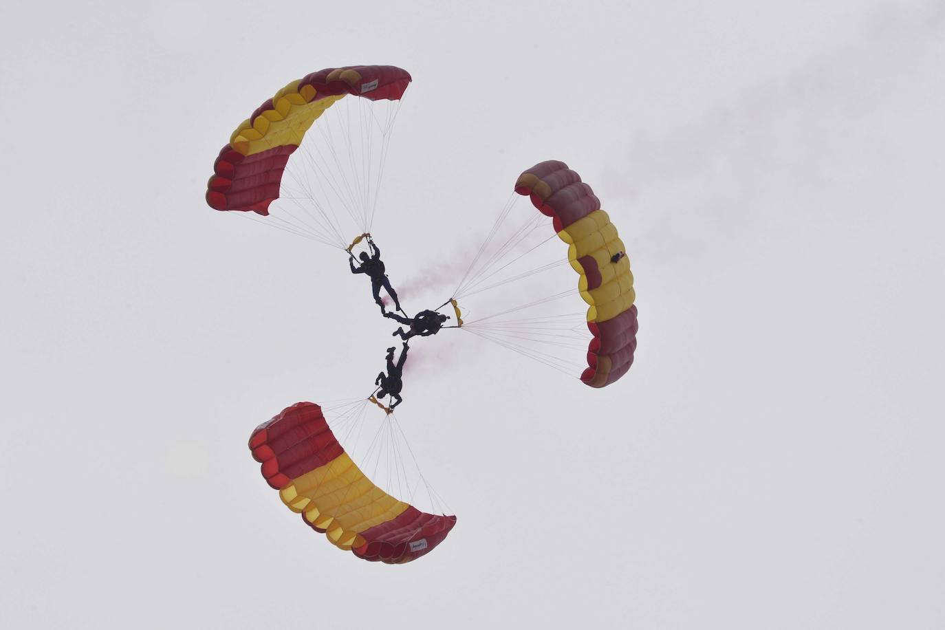 Fotos: 75º aniversario de la Escuela Militar de Paracaidismo Méndez Parada, en imágenes