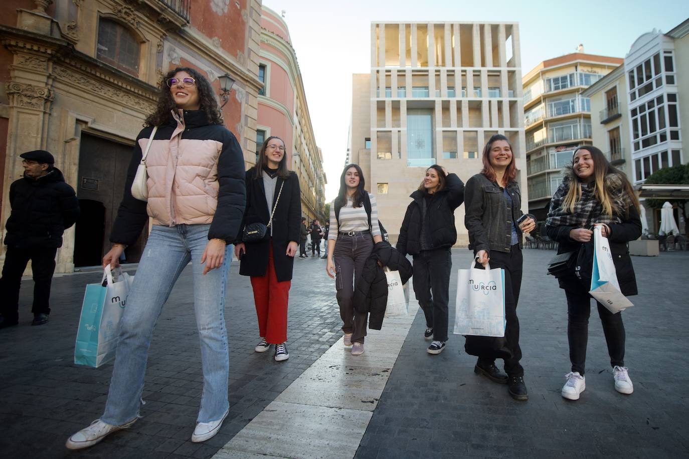 Fotos: Los &#039;erasmus&#039; visitan el Consistorio, en imágenes