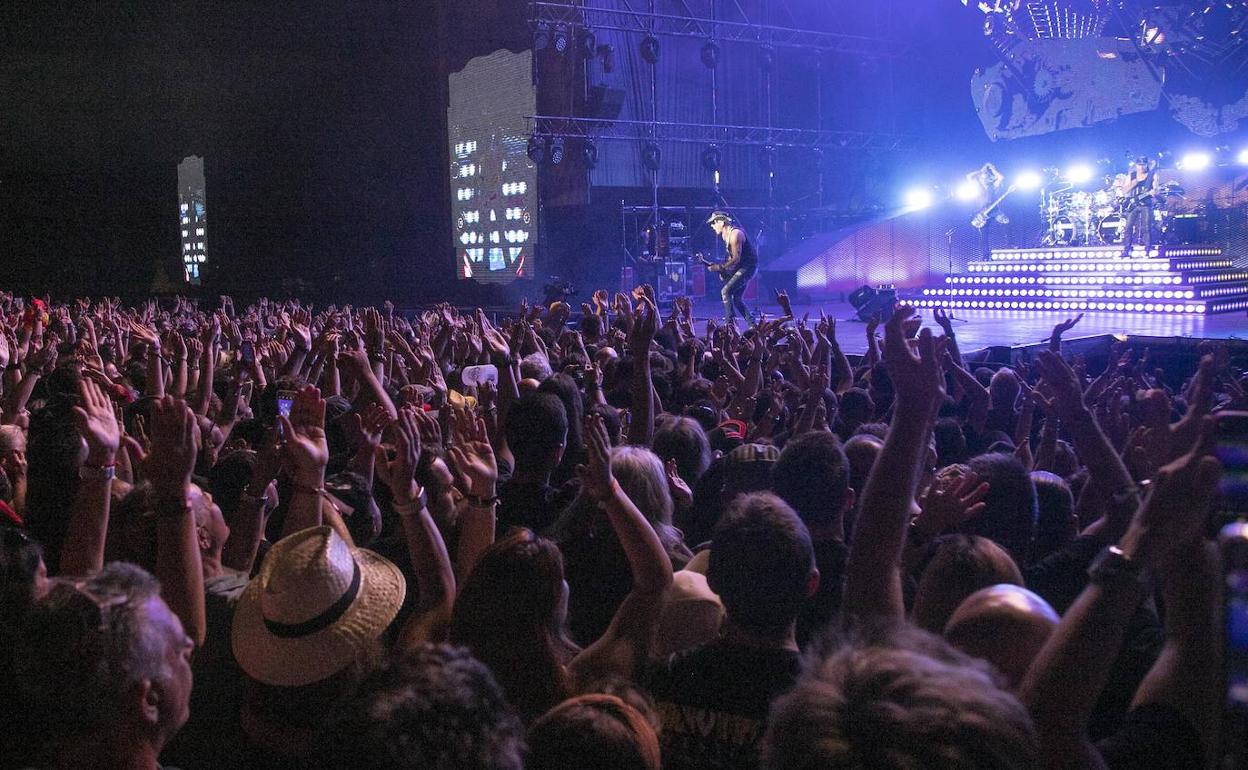 Público asistente a uno de los conciertos de la primera edición de Rock Imperium, celebrado los días 24 y 25 de junio. 