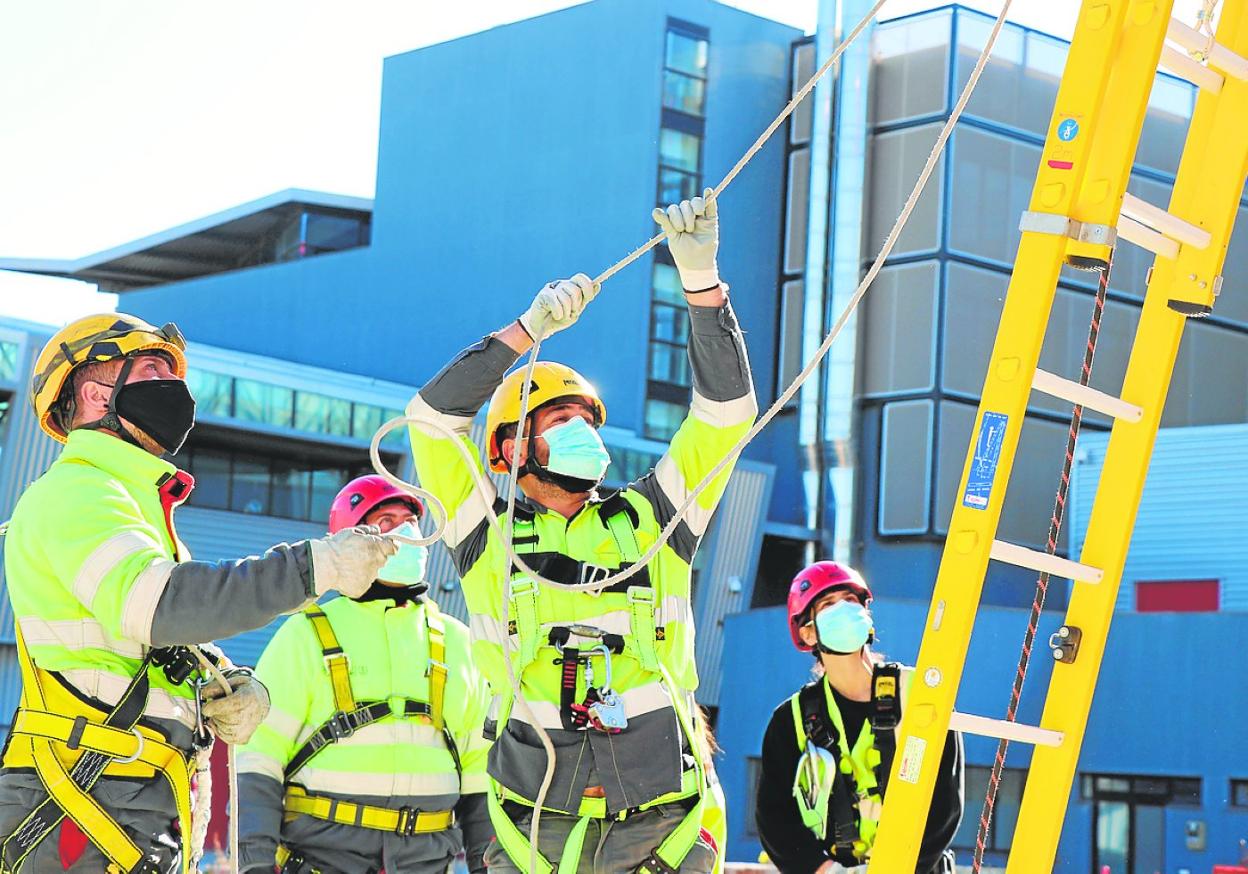 Alumnos del curso de formación de Trabajos en altura. 