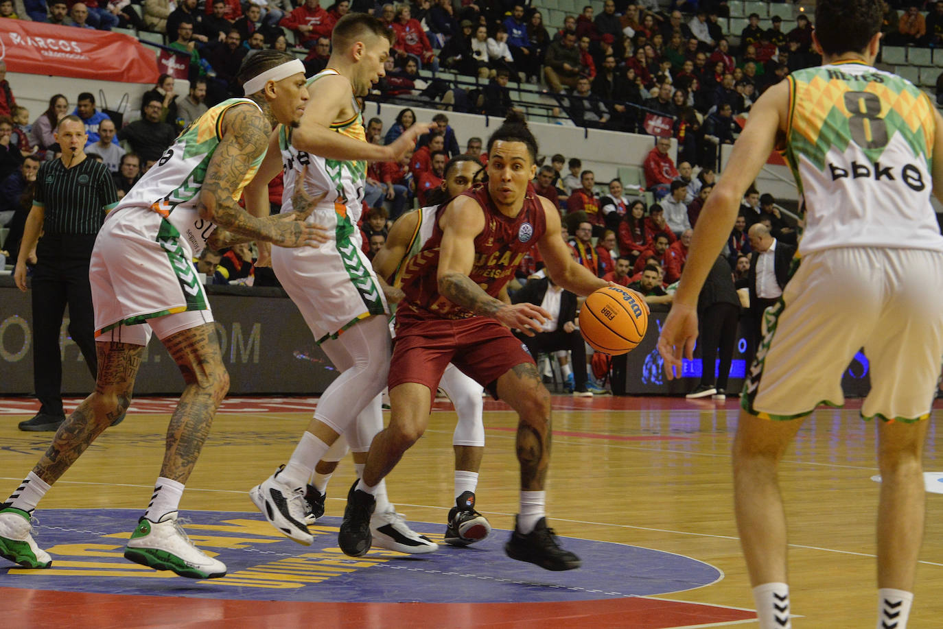 Fotos: Las imágenes del UCAM - Bilbao (90-72)