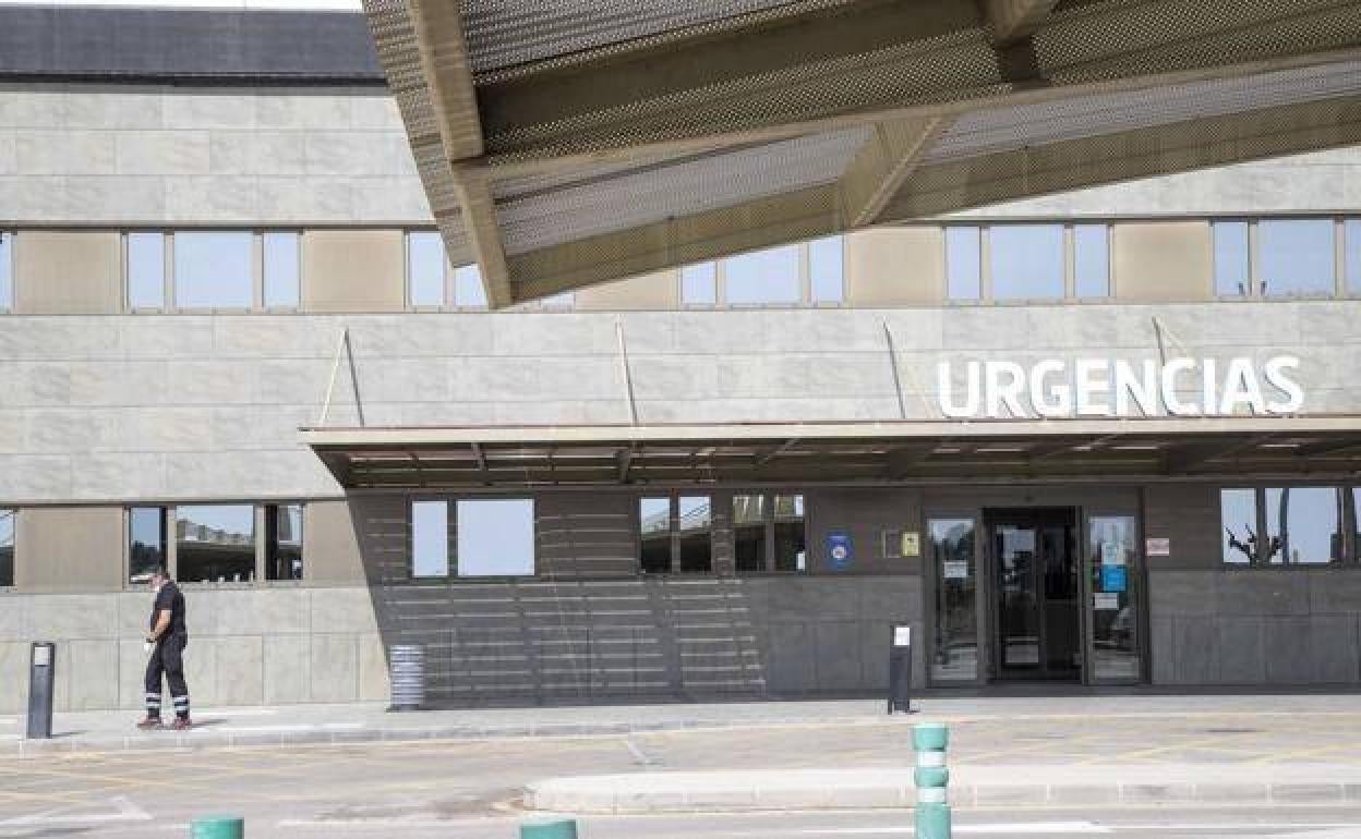 Puerta de Urgencias del hospital Los Arcos del Mar Menor, en una imagen de archivo.