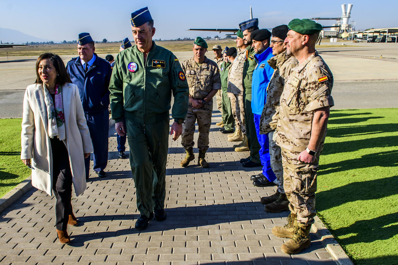 Fotos: La visita de la ministra Robles a la base aérea de Alcantarilla, en imágenes