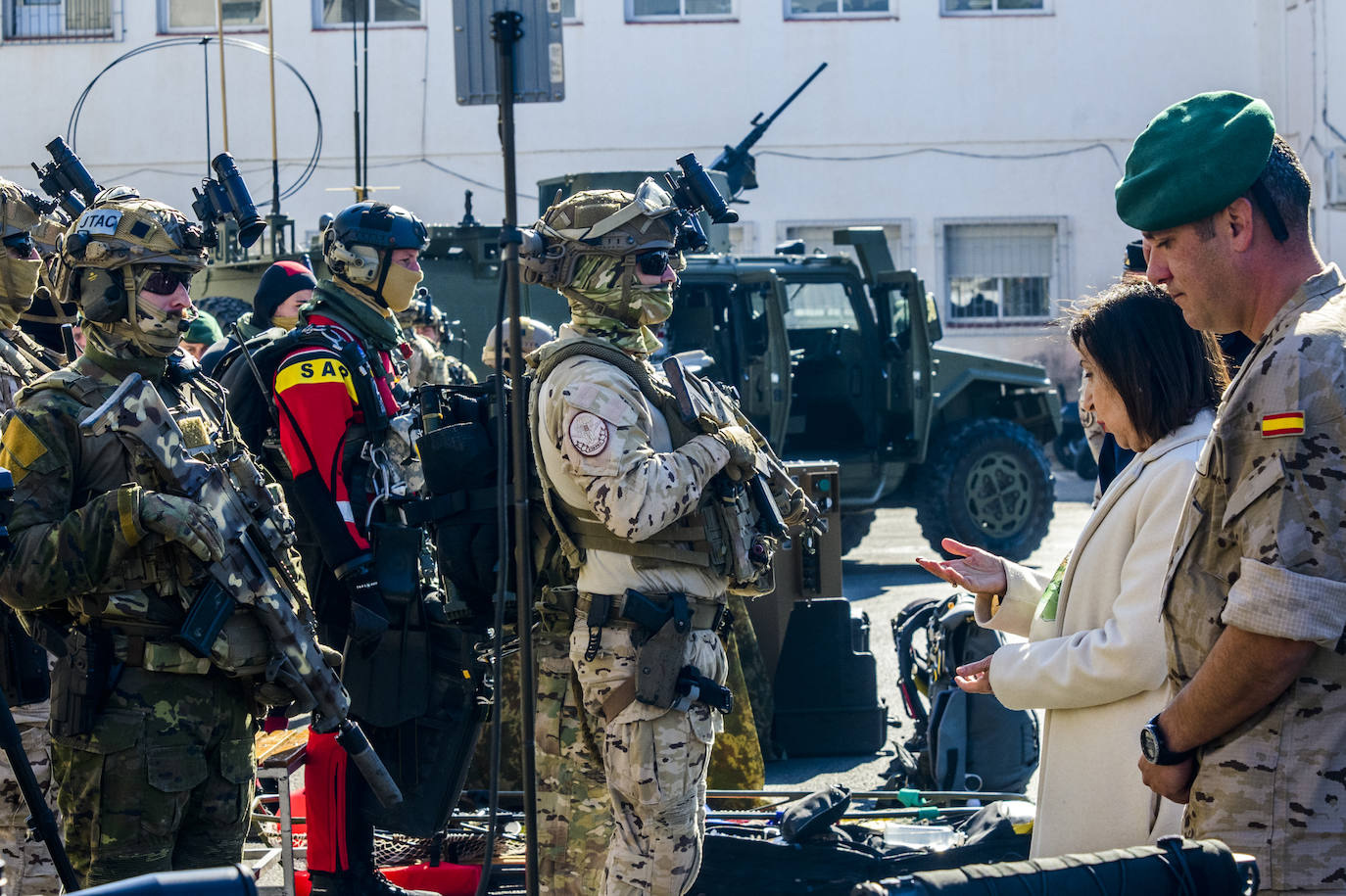 Fotos: La visita de la ministra Robles a la base aérea de Alcantarilla, en imágenes