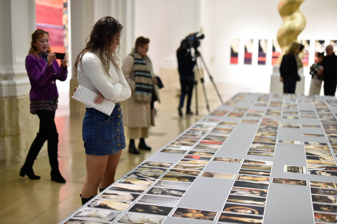 Fotos: La presentación de la primera exposición monográfica de Juan Uslé en la Región, en imágenes