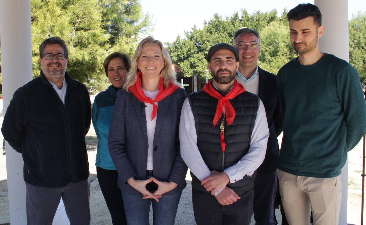 Víctor Pérez, junto a su equipo de Cs San Javier. 