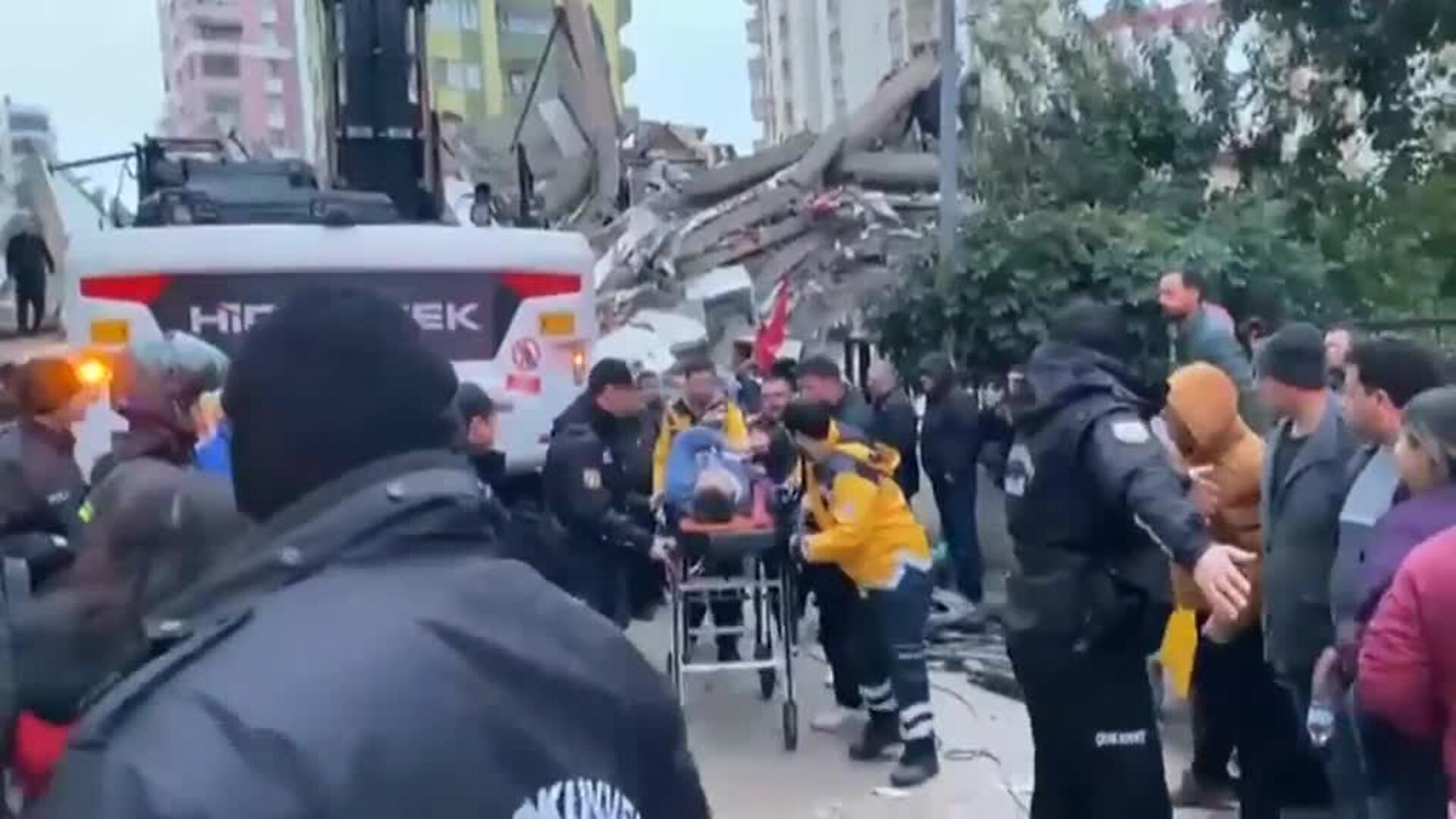 Cientos de muertos en Turquía y Siria por un terremoto de 7'8 grados