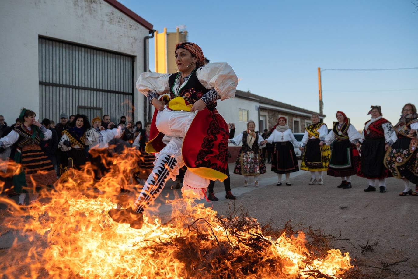 Fotos: Las Águedas desafían al fuego