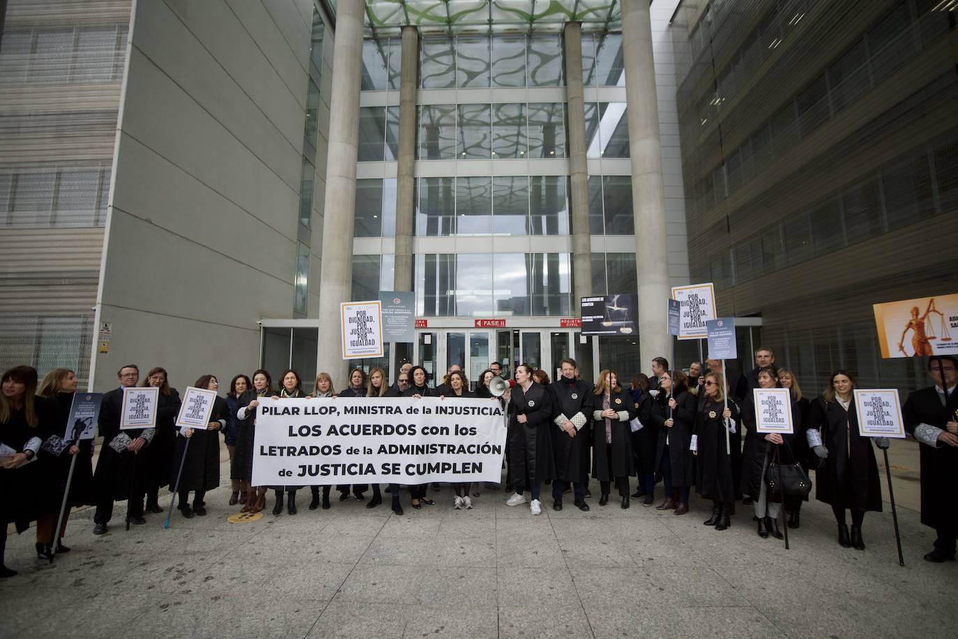 Fotos: La protesta de los letrados en la Ciudad de la Justicia de Mucia