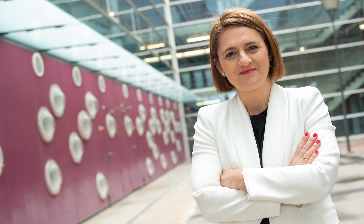 María Comín, responsable de Educación en Microsoft, en la Facultad de Economía de la UMU. 