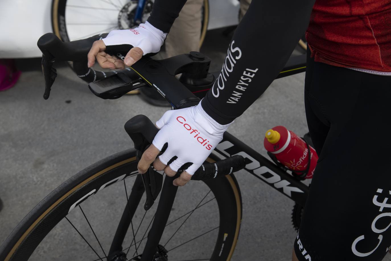 Fotos: Gotas de sudor, lluvia y barro en la Vuelta Ciclista a la Región de Murcia 2023