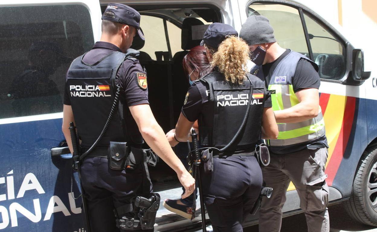 Efectivos de la Policía Nacional, durante una operación. 