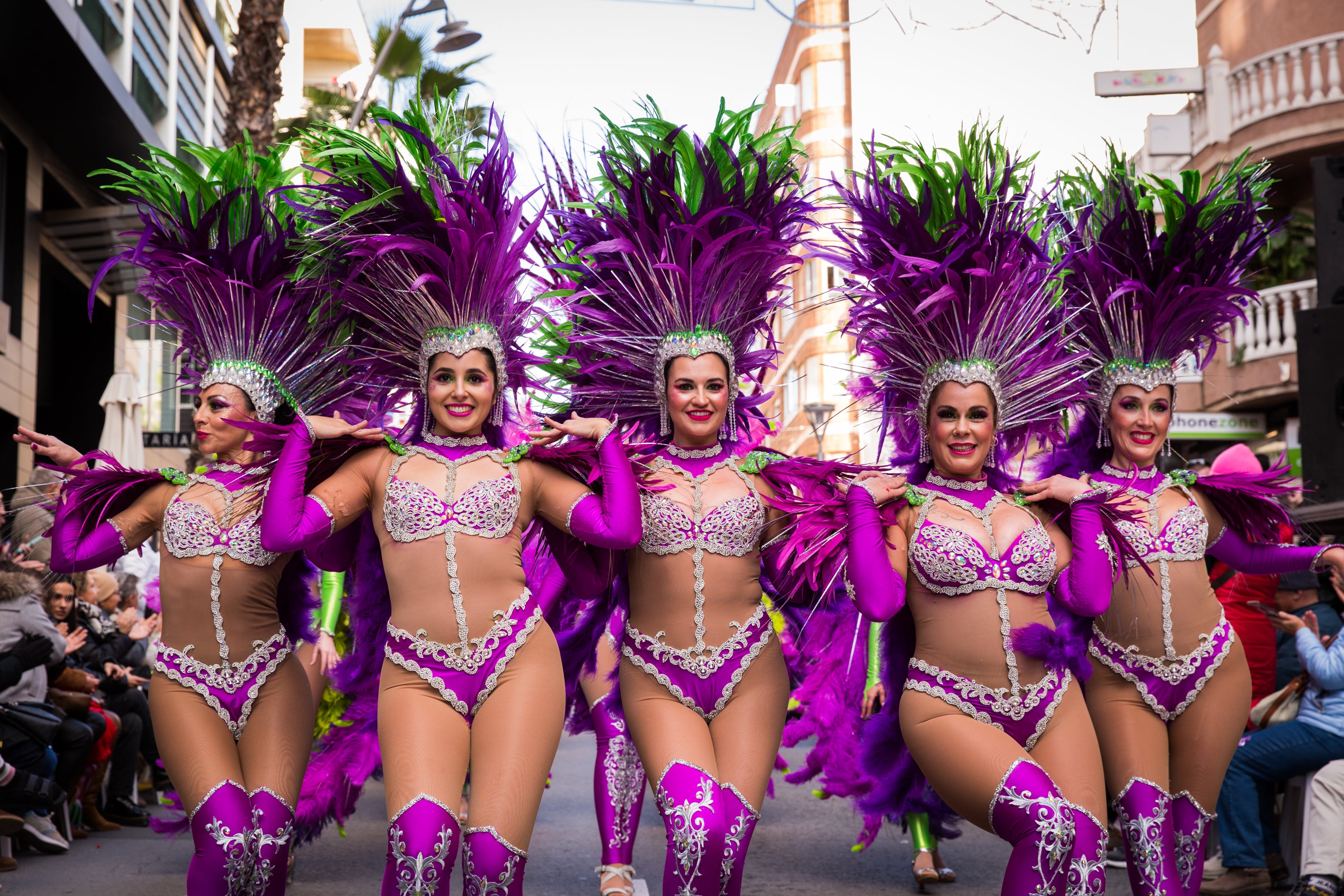 Fotos: Brillante estallido de color y buen baile del carnaval de Torrevieja