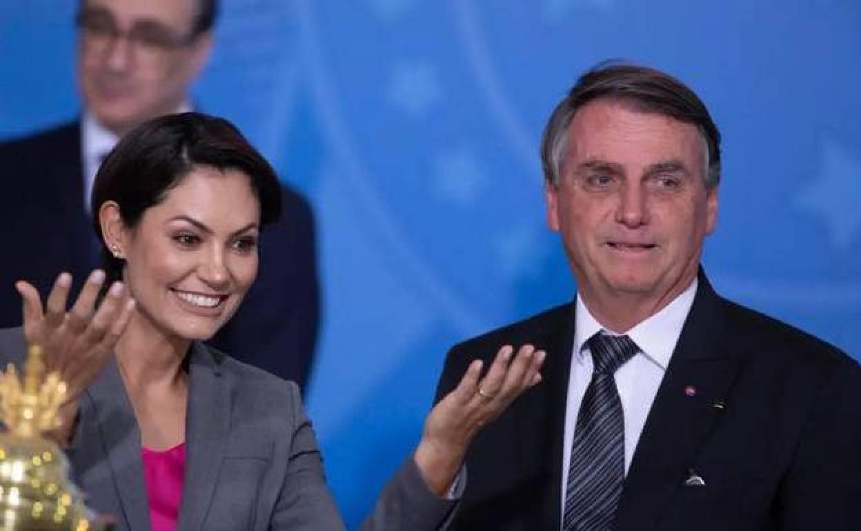 La exprimera dama, Michelle de Paula Firmo, y el expresidente de Brasil, Jair Bolsonaro.