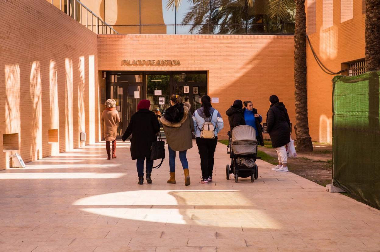 Instalaciones de los juzgados de Orihuela, junto a la plaza Santa Lucía. 