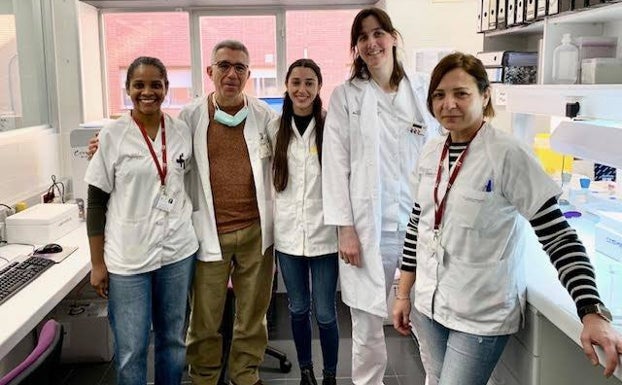 Lourdes Gimeno, primera por la derecha. 