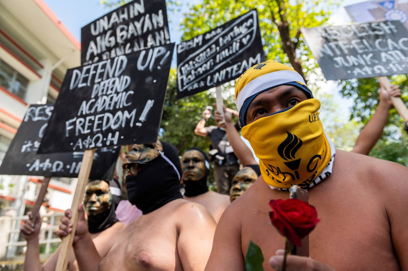 Fotos: Desnudo simbólico en Filipinas