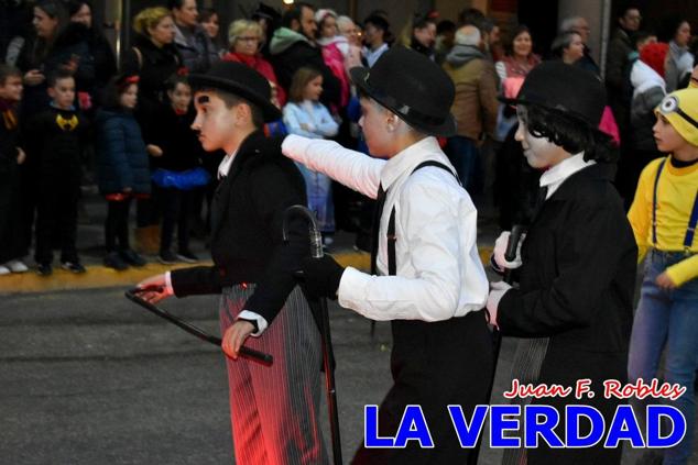 Las avenidas Prolongación y Gran Vía de Caravaca de la Cruz acogieron el Desfile de Carnaval de 2023. La creatividad, el colorido, la música y un ambiente festivo contrarrestaron las inclemencias meteorológicas. 