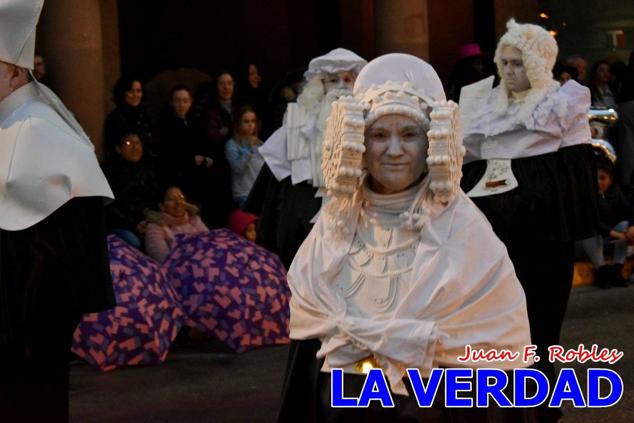 Las avenidas Prolongación y Gran Vía de Caravaca de la Cruz acogieron el Desfile de Carnaval de 2023. La creatividad, el colorido, la música y un ambiente festivo contrarrestaron las inclemencias meteorológicas. 
