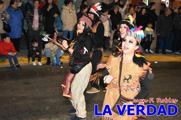 Las avenidas Prolongación y Gran Vía de Caravaca de la Cruz acogieron el Desfile de Carnaval de 2023. La creatividad, el colorido, la música y un ambiente festivo contrarrestaron las inclemencias meteorológicas. 