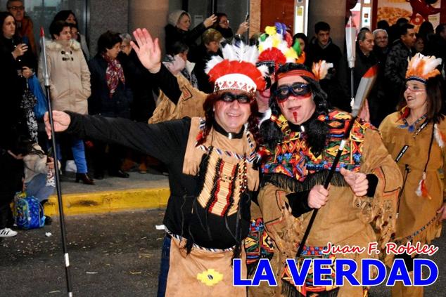 Las avenidas Prolongación y Gran Vía de Caravaca de la Cruz acogieron el Desfile de Carnaval de 2023. La creatividad, el colorido, la música y un ambiente festivo contrarrestaron las inclemencias meteorológicas. 
