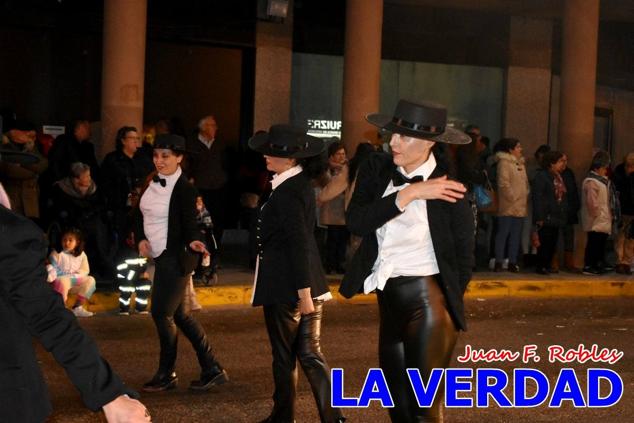 Las avenidas Prolongación y Gran Vía de Caravaca de la Cruz acogieron el Desfile de Carnaval de 2023. La creatividad, el colorido, la música y un ambiente festivo contrarrestaron las inclemencias meteorológicas. 