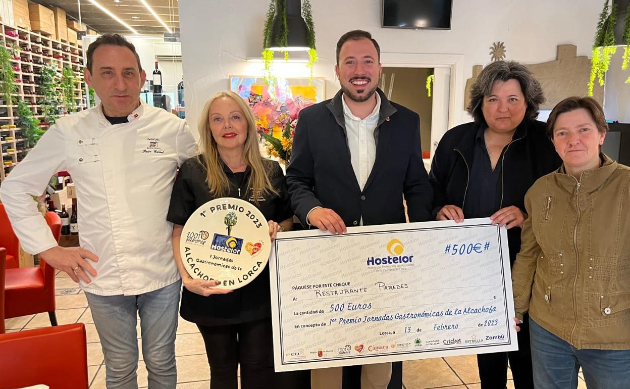 Acto de entrega del cheque a la Asociación Alzheimer. 