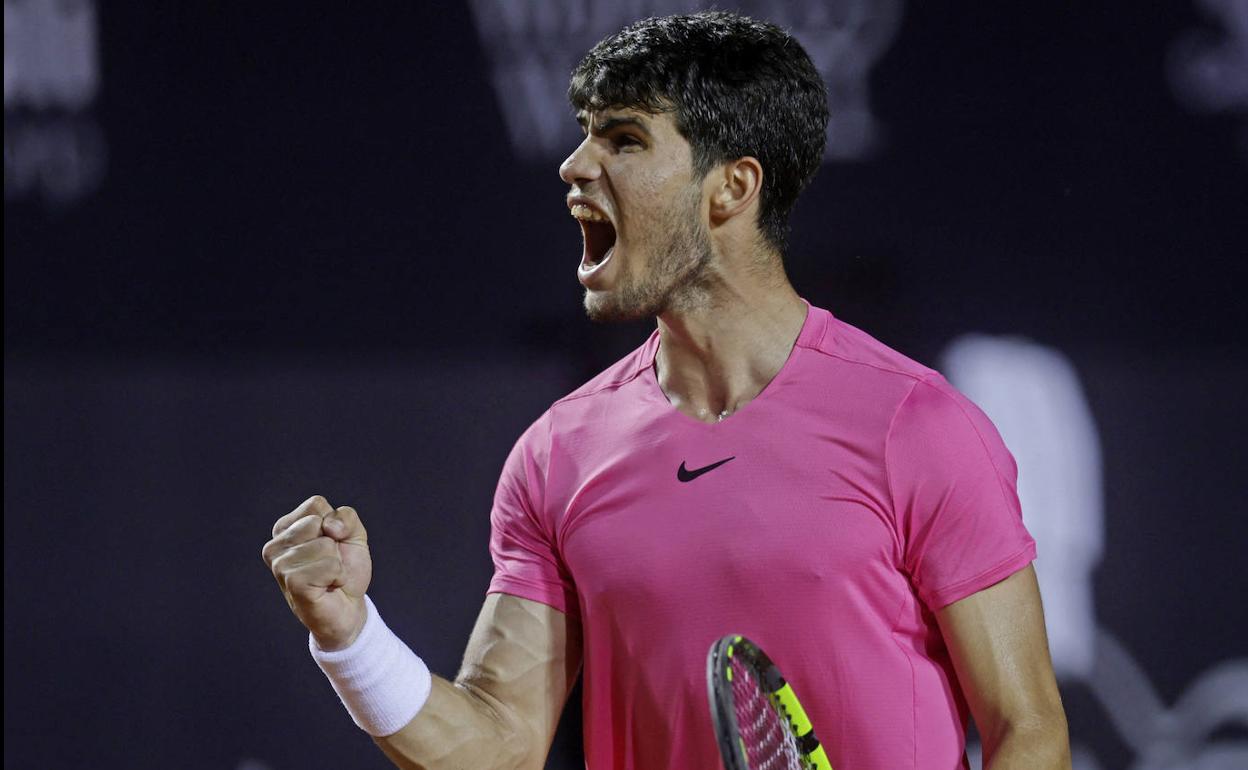 Carlos Alcaraz, este viernes, tras ganar el partido de cuartos de final en Río. 