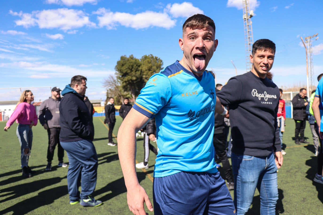 Fotos: Fiesta en Llano de Brujas por la vuelta del Plus Ultra a Tercera