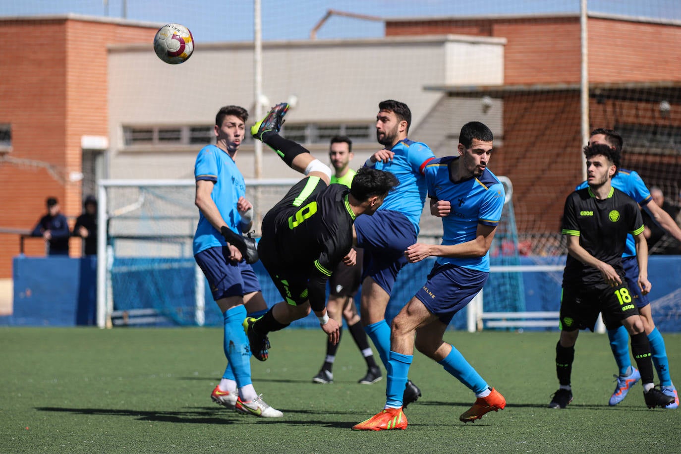 Fotos: Fiesta en Llano de Brujas por la vuelta del Plus Ultra a Tercera