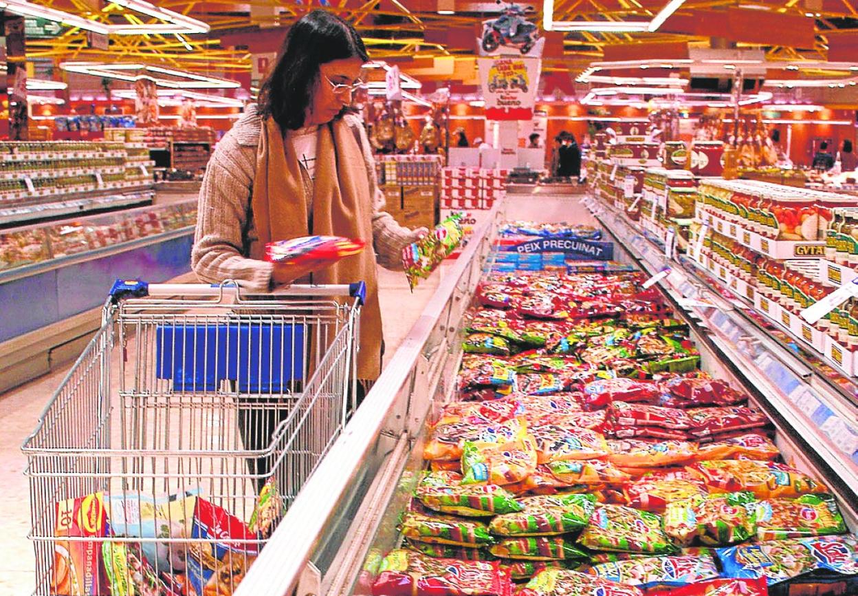 Verduras ultracongeladas en un hipermercado. 