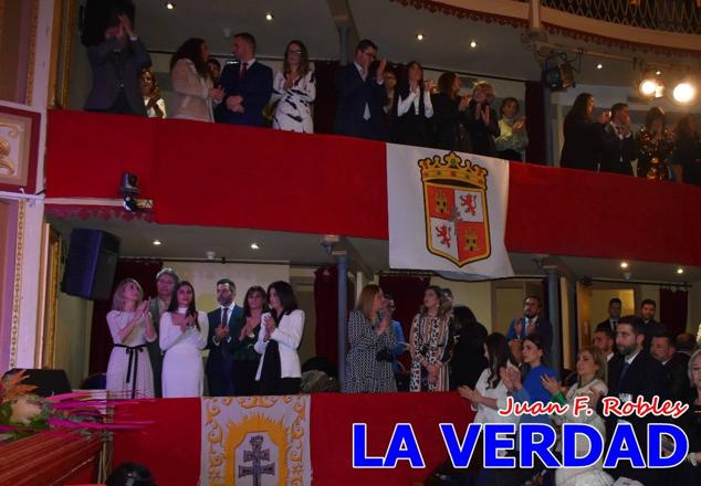 La Gala Festera abrió anoche de par la «prefiesta» de Caravaca. El Moro del Año, José Antonio González Alcázar; la Cristiana del Año, Miriam Castillo Soria; el Caballista del Año, Pedro Salcedo Rodríguez; y la Cofrade del Año, Fina Caro Martínez, recibieron sus respectivos galardones y la familia de José Emilio Martínez Martínez, recientemente fallecido, recibió el cariño de un público entregado que manifestó con su ovación el reconocimiento a una vida entregada para engrandecer la fiesta caravaqueña. La banda de música interpretó, en su honor, la marcha «Amigo Emilio», del compositor Ignacio Sánchez Navarro.