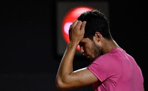 Carlos Alcaraz, worried during the final in Rio de Janeiro.